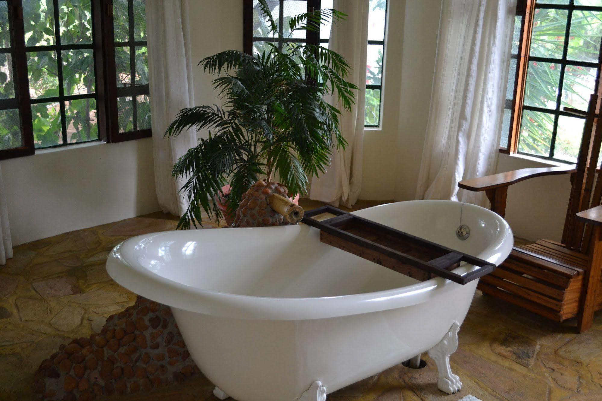Tambuti Lodge รุนดู ภายนอก รูปภาพ