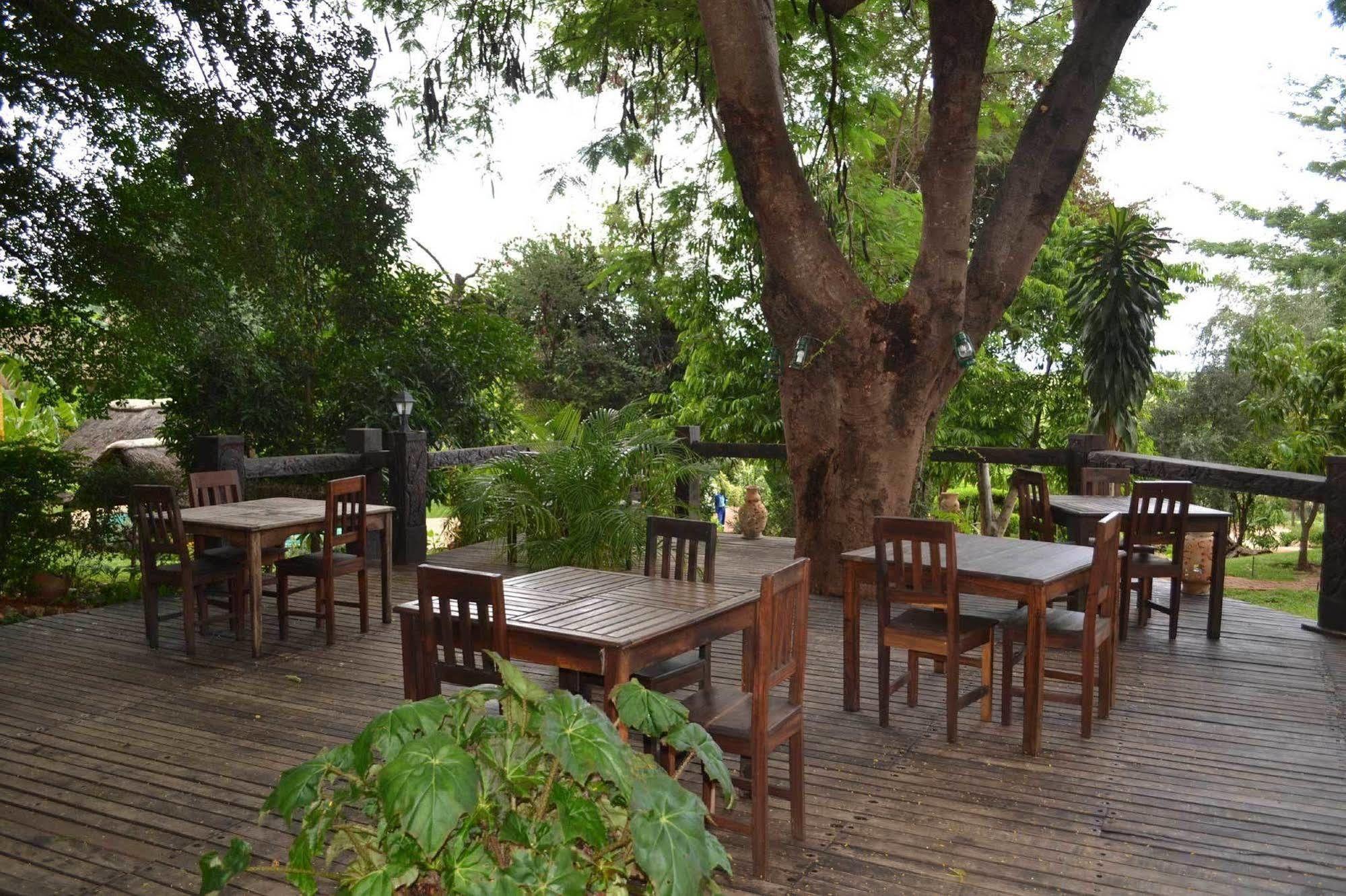 Tambuti Lodge รุนดู ภายนอก รูปภาพ