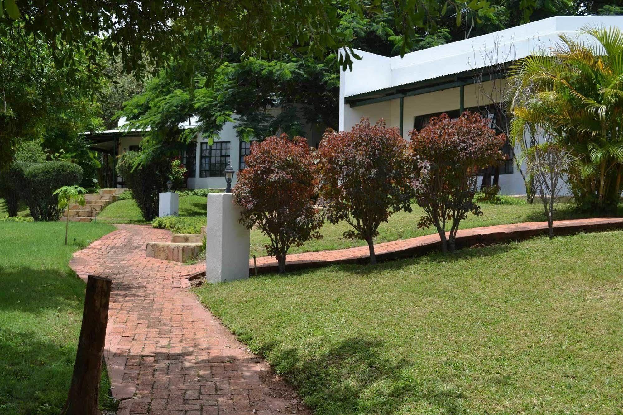 Tambuti Lodge รุนดู ภายนอก รูปภาพ